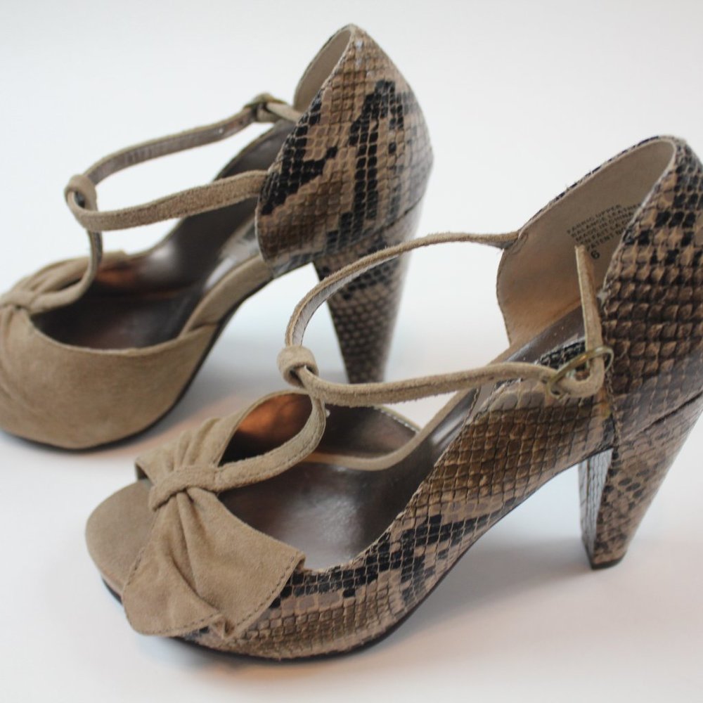 Seychelles Heritage Snake Print Leather Bow Peep Toe Heels Womens Shoe Size 6 - Picture 3 of 9